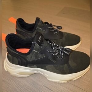 Steve Madden Myles Camo Olive & Black Chunky Sneakers Slip On US 6.5-7
